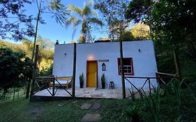Chalé na floresta com frigobar